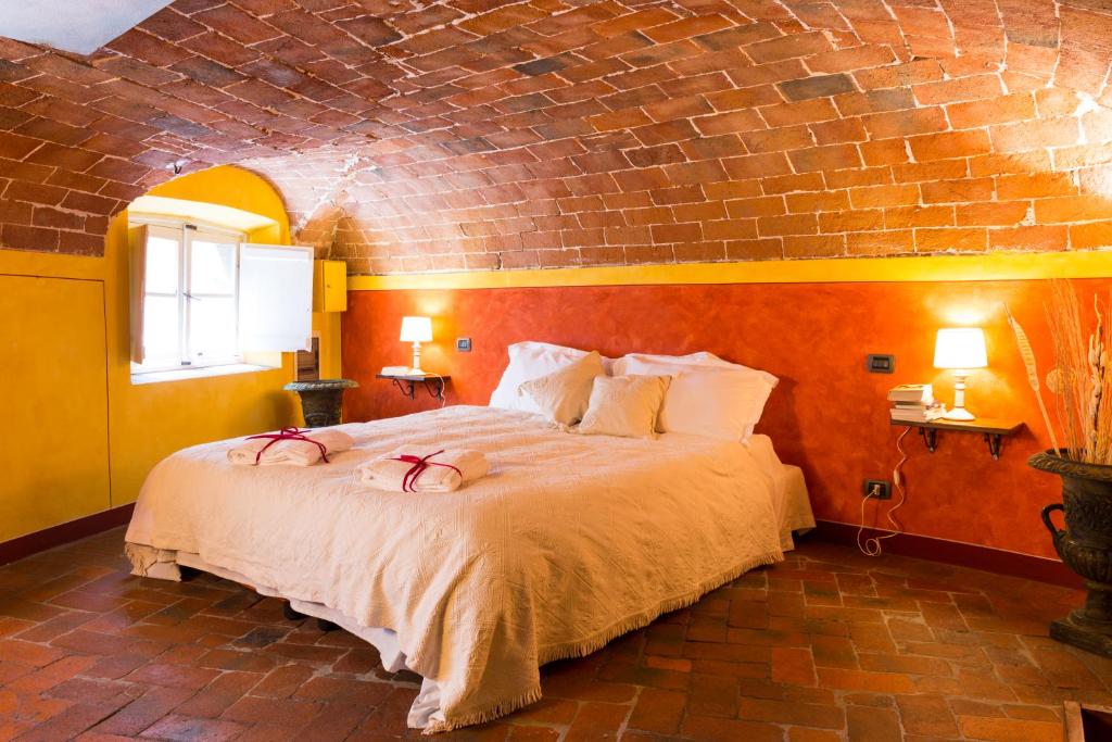 The Mezzanine within the Walls – Lucca
